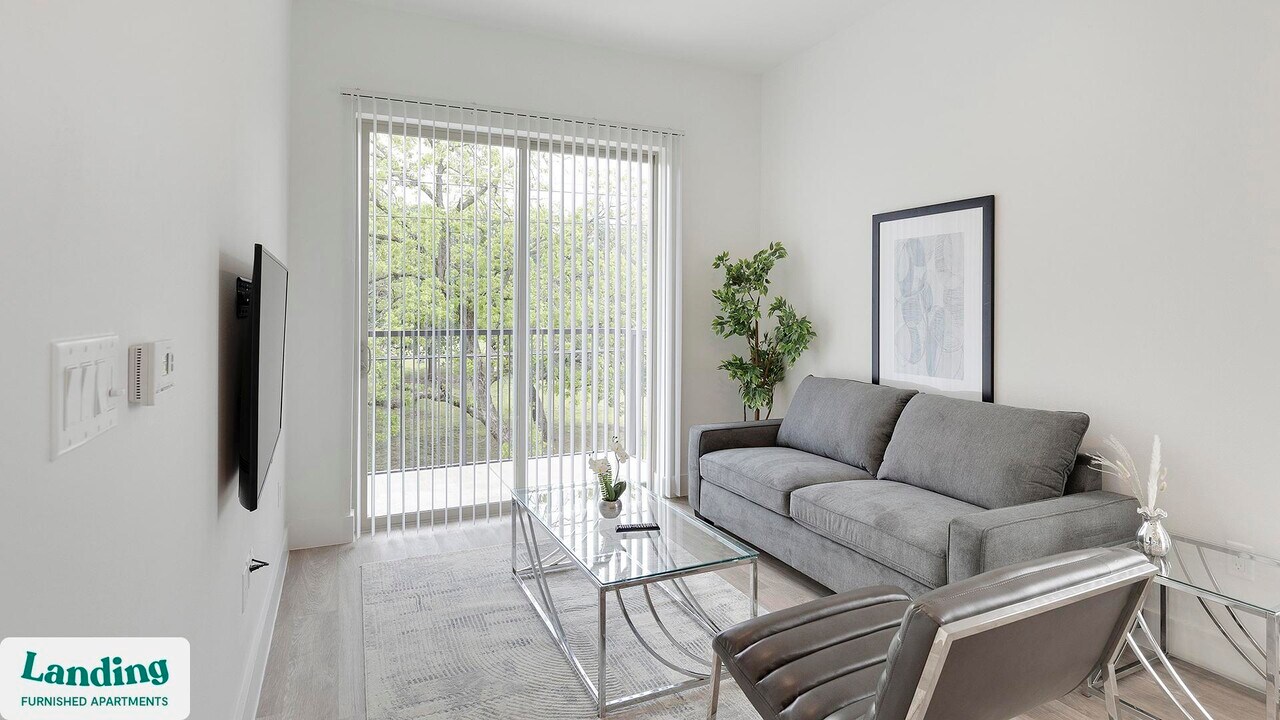 650 E Sycamore St in Denton, TX - Building Photo