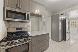 1808 Random Rd in Carrollton, TX - Building Photo