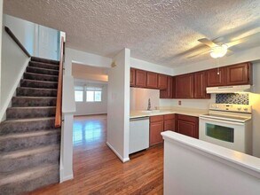 8568 Koluder Ct in Lorton, VA - Foto de edificio - Building Photo