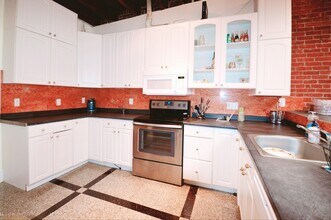 27 Saint Marys Ct in Brookline, MA - Building Photo - Building Photo