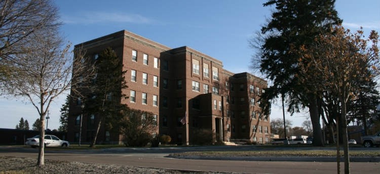 Floyd Valley Apartments in Le Mars, IA - Building Photo