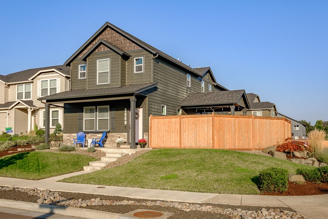 2701 NW Amble Side St in Albany, OR - Building Photo