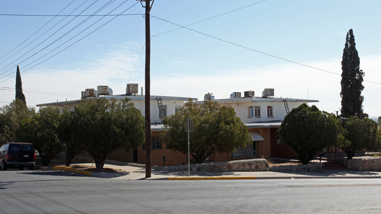 1418 N Stanton St in El Paso, TX - Building Photo