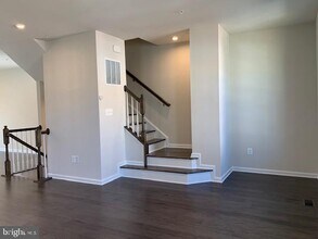 3201 Laurel Hl Rd in Severn, MD - Foto de edificio - Building Photo
