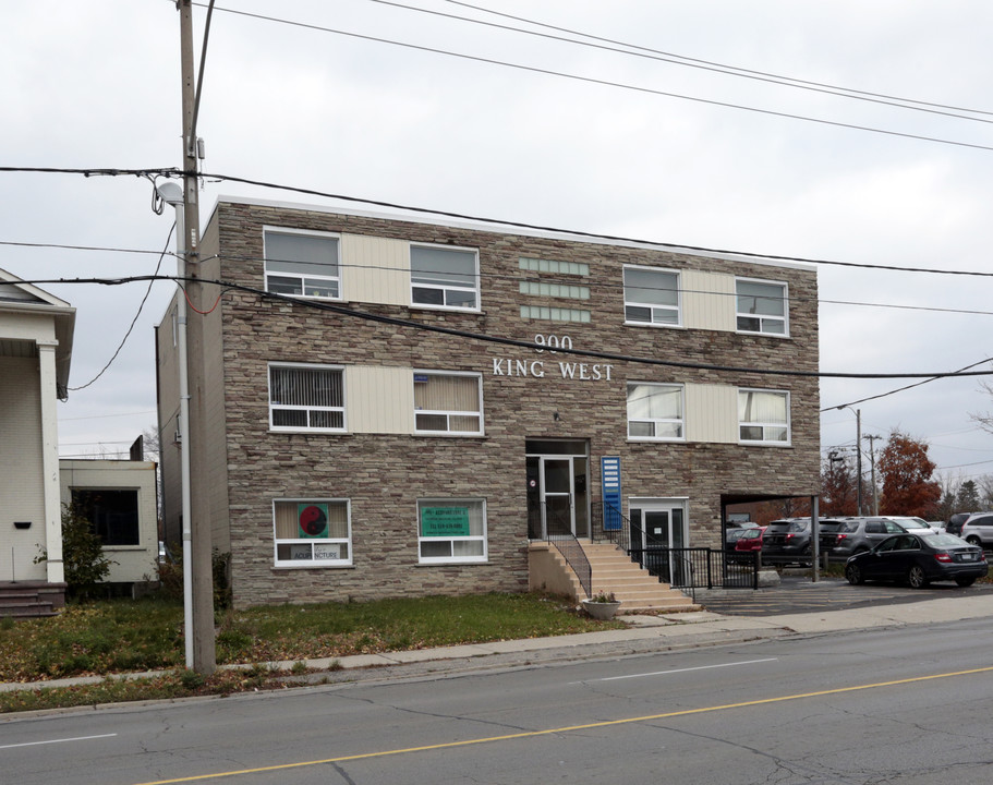 900 King St in Kitchener, ON - Building Photo