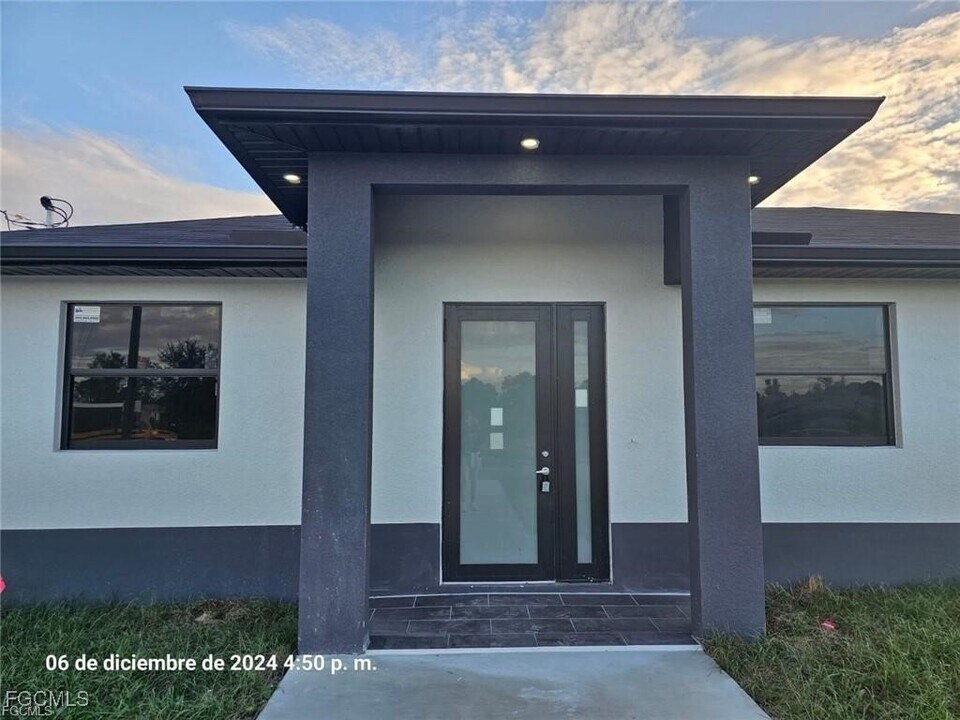 3017 58th St W in Lehigh Acres, FL - Building Photo