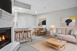 250 El Dorado Blvd, Unit 205 in Webster, TX - Building Photo