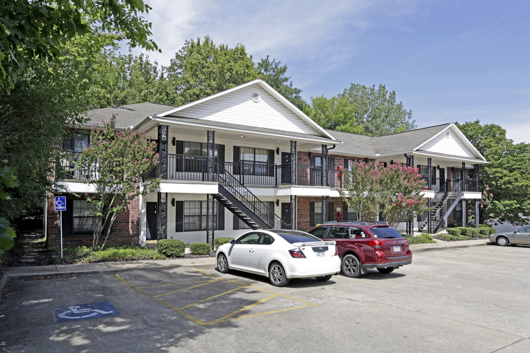 Leverett Station in Fayetteville, AR - Foto de edificio