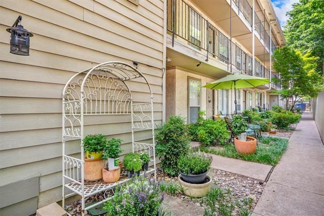 property at 5727 Richmond Ave