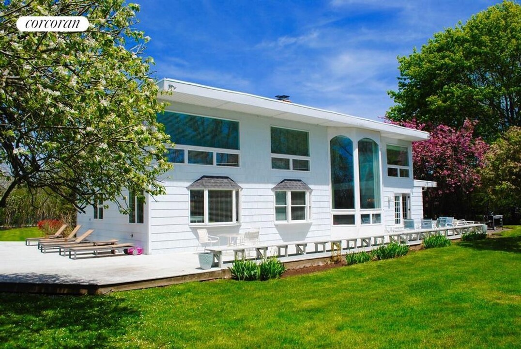 79 Silver Ln in Bridgehampton, NY - Foto de edificio