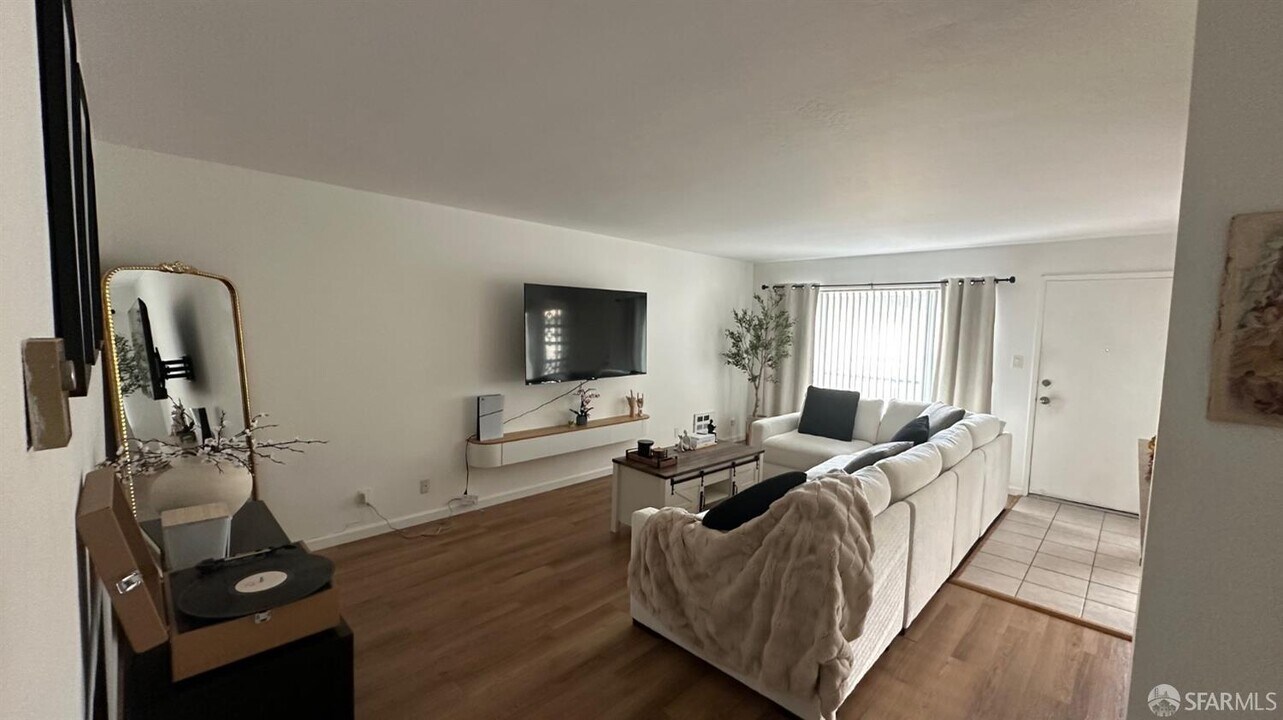 483 Lincoln Cir in Millbrae, CA - Building Photo