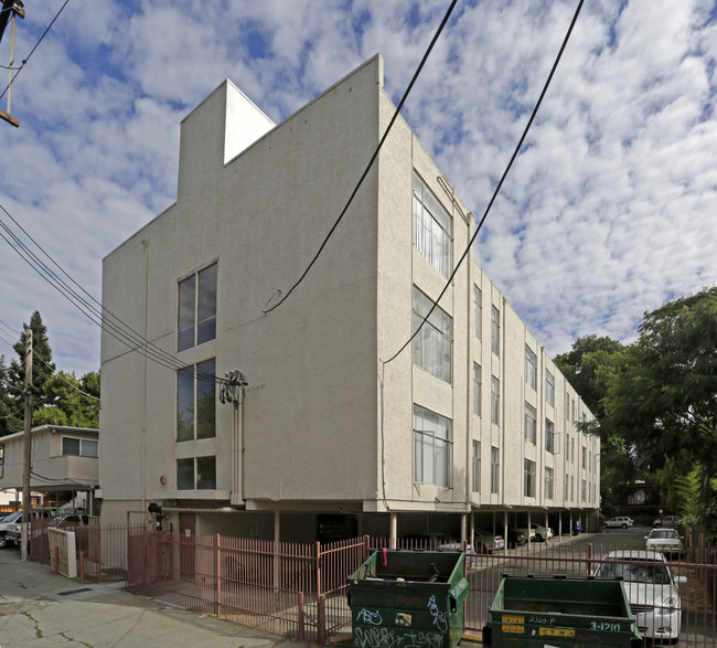 Sutter House in Sacramento, CA - Foto de edificio - Building Photo