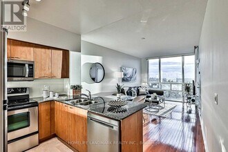 509 Beecroft Rd in Toronto, ON - Building Photo - Building Photo