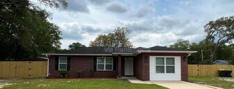 6545 Berryhill Rd in Milton, FL - Building Photo