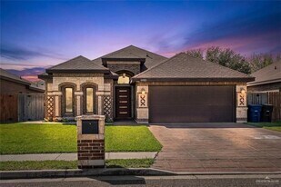 35 N 30th St in McAllen, TX - Building Photo