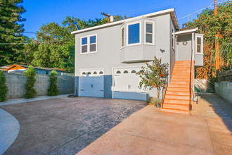 Duplex Farmhouse in Los Angeles, CA - Building Photo - Other