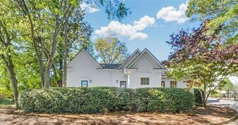479 S Atlanta St in Roswell, GA - Building Photo