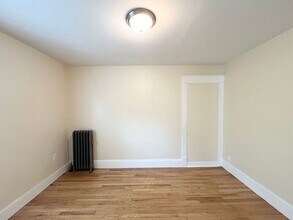 216 Oak Grove Ave in Springfield, MA - Building Photo - Building Photo