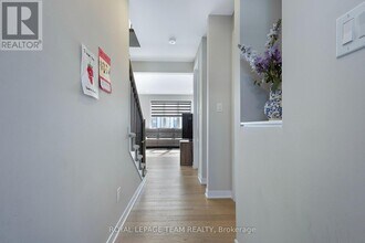 331 Peninsula Rd in Ottawa, ON - Building Photo - Building Photo