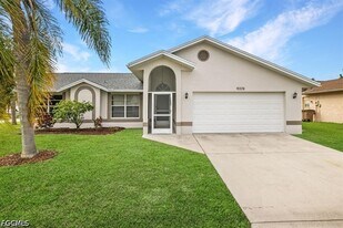 19378 Coraltree Ct in Lehigh Acres, FL - Building Photo