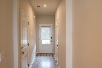 555 Becks Pl in Gallatin, TN - Building Photo - Building Photo