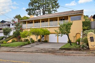 6340 Chelton Dr in Oakland, CA - Building Photo