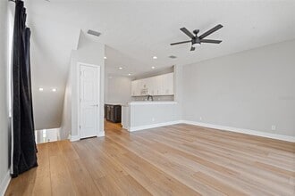 1129 Venetian Harbor Dr NE in St. Petersburg, FL - Building Photo - Building Photo