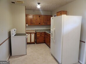 5261 Heather Ln in Atlanta, GA - Building Photo - Building Photo