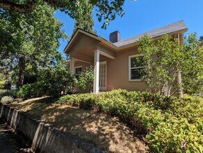 2417 Agate St in Eugene, OR - Building Photo - Building Photo