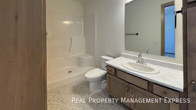 Modern 3 Bed 2.5 Bath Townhome Located in in Sioux Falls, SD - Building Photo - Building Photo