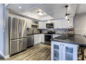 2885 Knox Ave S-Unit -403 in Minneapolis, MN - Building Photo - Building Photo