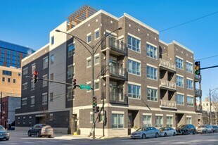 1002 W Van Buren St, Unit J-05 in Chicago, IL - Building Photo