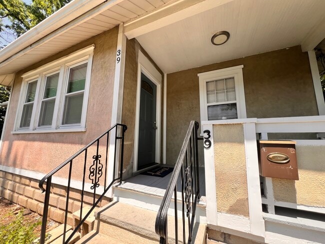 39 Ferris Ave in Stamford, CT - Building Photo - Building Photo