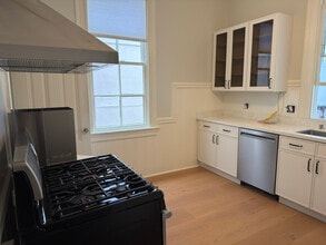 113 Bartlett St in San Francisco, CA - Building Photo - Building Photo