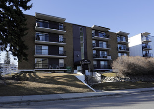 Lee-Moe Manor in Calgary, AB - Building Photo - Primary Photo