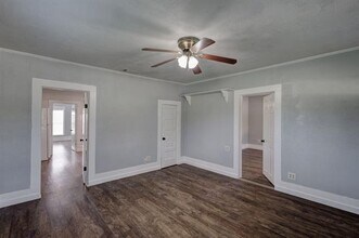 2011 S Westmoreland Rd in Red Oak, TX - Building Photo - Building Photo