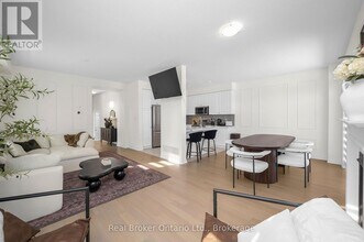 3131 Goodyear Rd in Burlington, ON - Building Photo - Building Photo