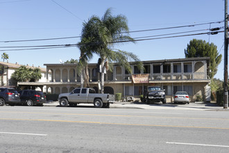 5700-5720 Sepulveda Blvd in Van Nuys, CA - Building Photo - Primary Photo