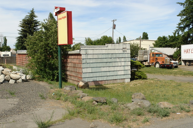 12510 W Sunset Hwy in Airway Heights, WA - Foto de edificio - Building Photo