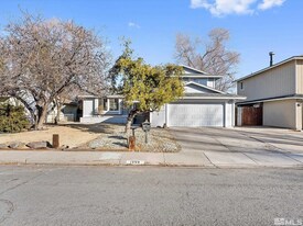 1132 La Via Way in Sparks, NV - Building Photo