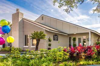 Peppertree Village Apartments in Lakeland, FL - Building Photo - Building Photo