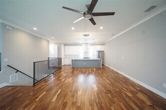 4910 W McElroy Ave in Tampa, FL - Building Photo - Building Photo