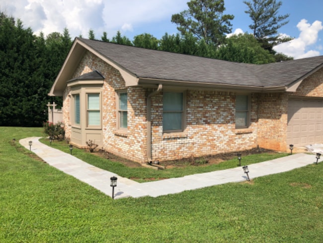 2840 Bonanza Dr in Decatur, GA - Building Photo - Building Photo