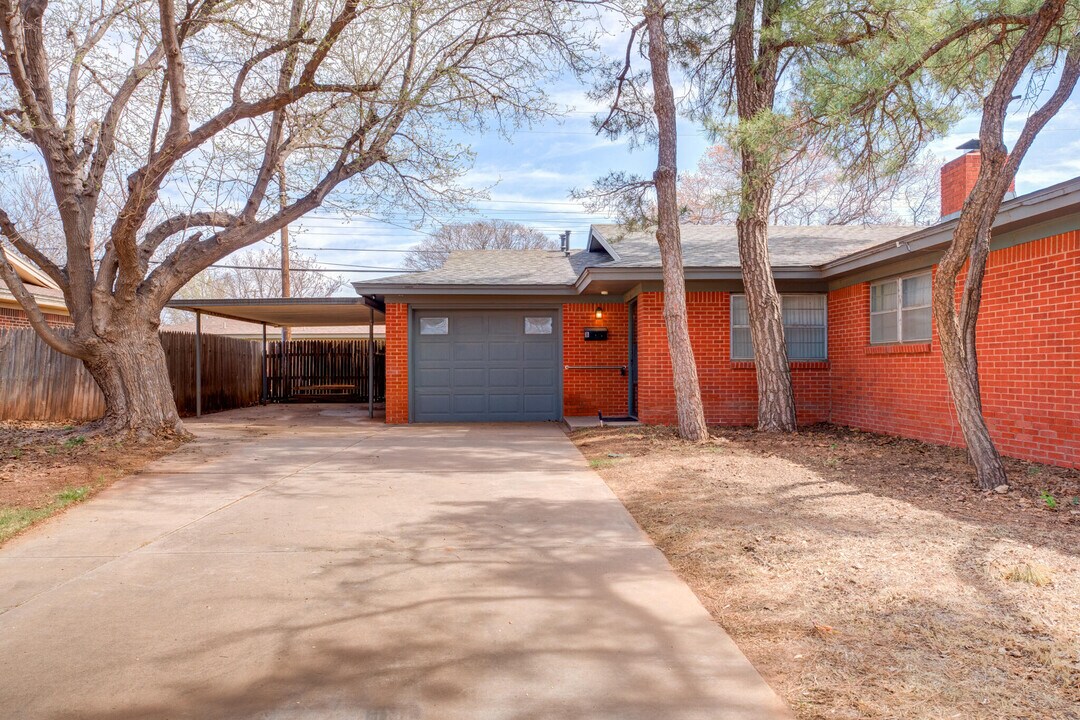 6707 Hartford Ave in Lubbock, TX - Building Photo