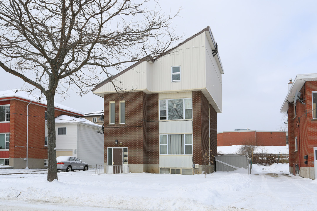 399 Southill Dr in Kitchener, ON - Building Photo