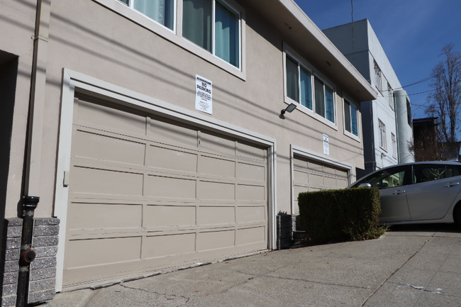 2633 Ivy Dr in Oakland, CA - Foto de edificio - Building Photo
