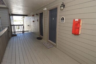 2500 Winding Creek Blvd in Clearwater, FL - Foto de edificio - Building Photo