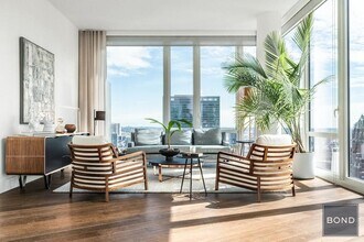 222 E 44th St in New York, NY - Building Photo - Building Photo