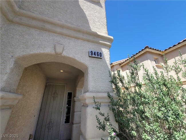 9460 Magnificent Ave in Las Vegas, NV - Building Photo - Building Photo