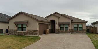 7710 Bison Dr, Unit B in Corpus Christi, TX - Building Photo